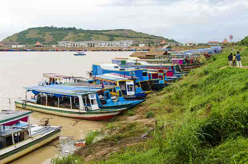 03 - Camboya - lago Tonle Sap y pueblo flotante de Chung Knearn - barcos de paseo